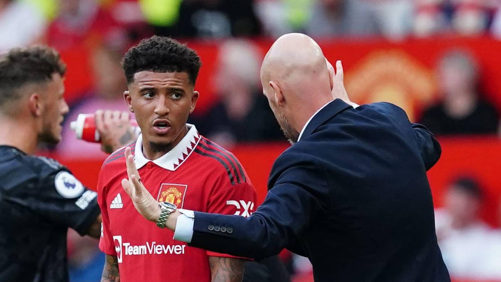man-utd-winger-jadon-sancho-speaks-with-manager-erik-ten-hag-september-2022.jpg