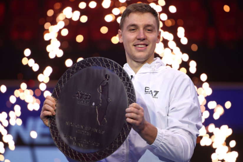 Hamad-Medjedovic-clinches-Next-Gen-ATP-Finals-title-in-Jeddah-embracing-his-victory.jpg